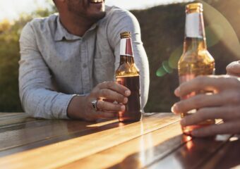 Saiba como o álcool afeta o seu corpo e veja 6 riscos do álcool para a saúde
