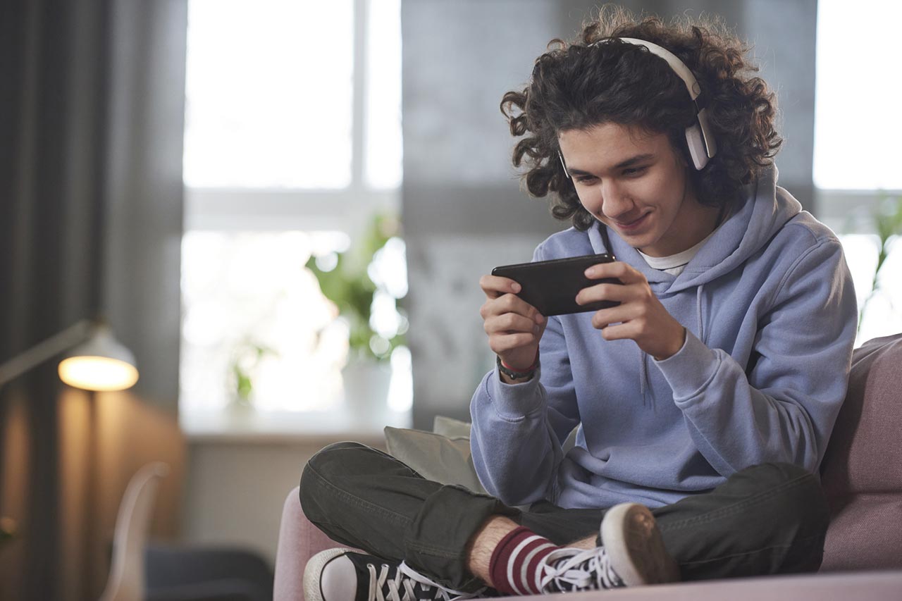 Na Mídia - Qualidade da conexão e dos dispositivos afetam a  participação de crianças e adolescentes na Internet
